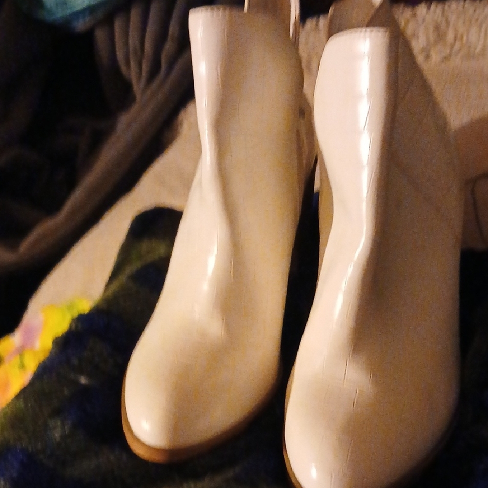 Elegant White Ankle Boots